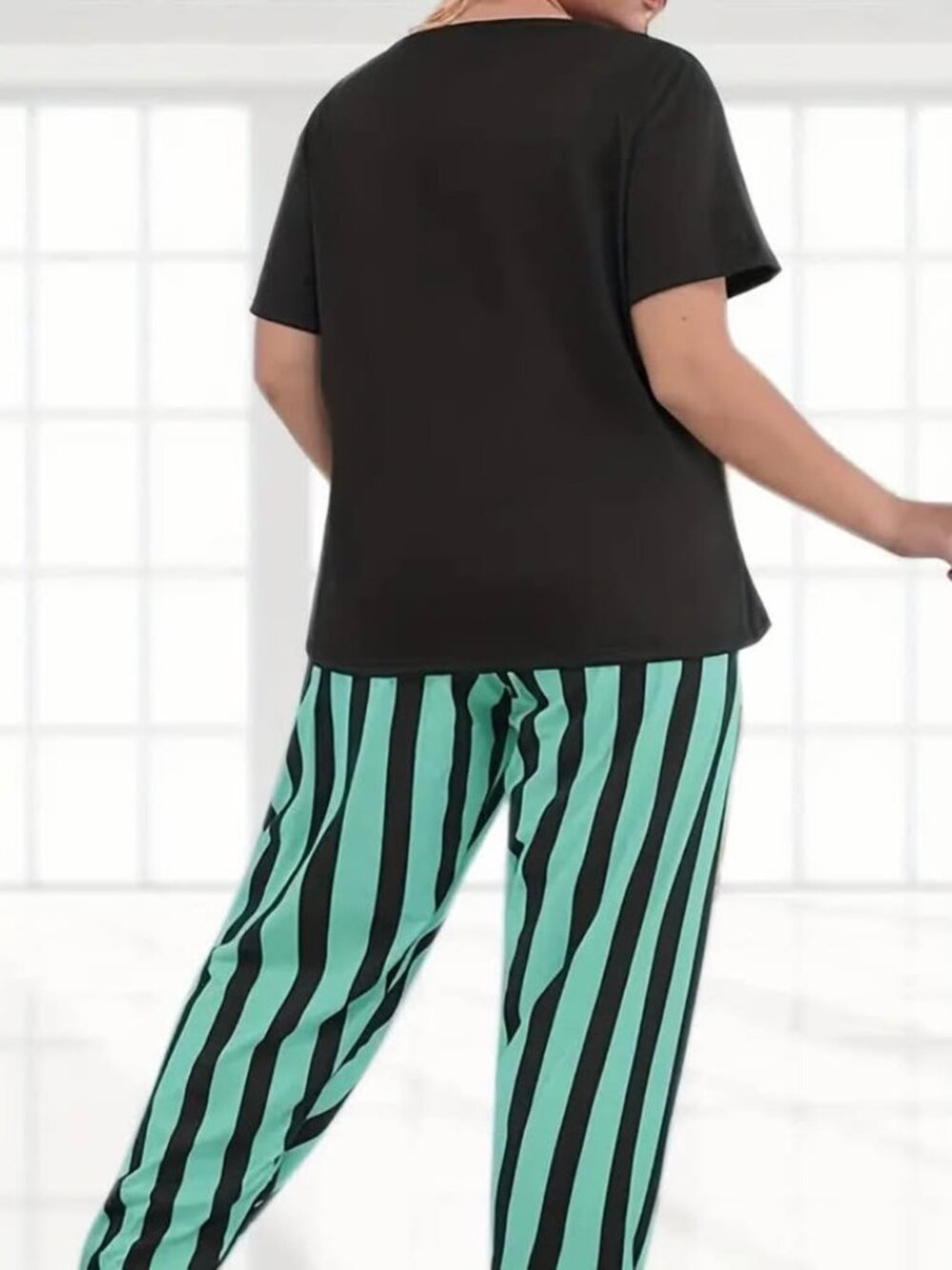 Ladies size 1X Cat themed shirt with striped pants. Brand new 13.00 - Picture 6 of 9